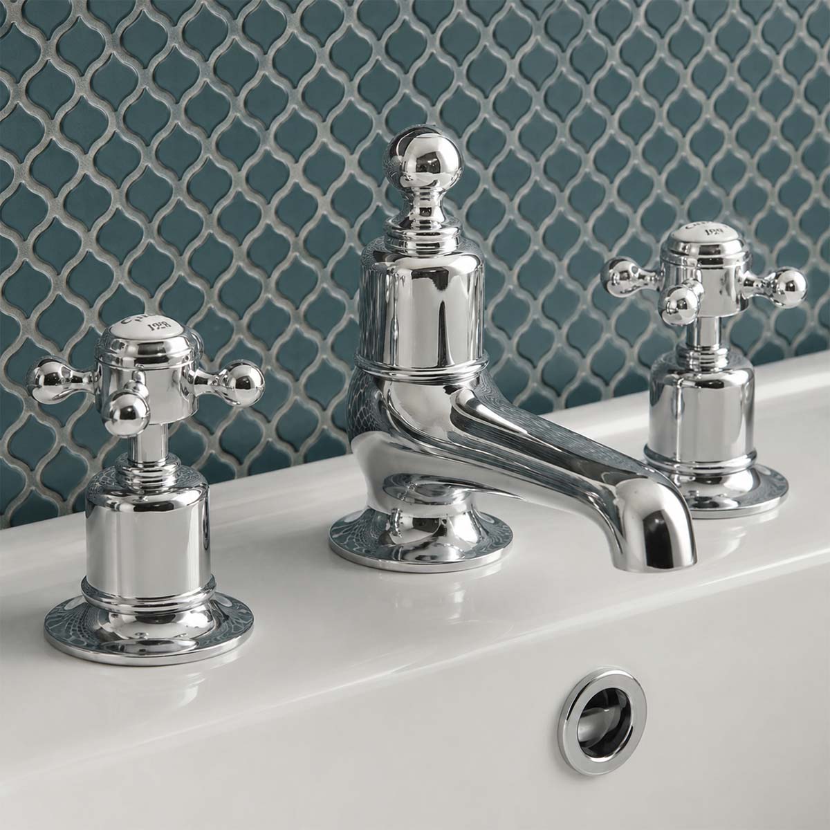 Traditional 3-hole basin mixer tap- Chrome