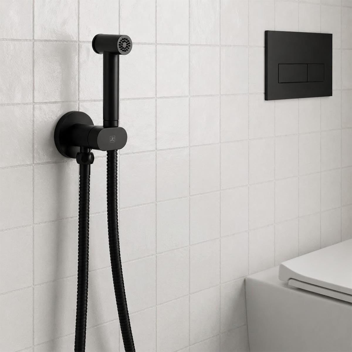 round cold water douche kit - black
