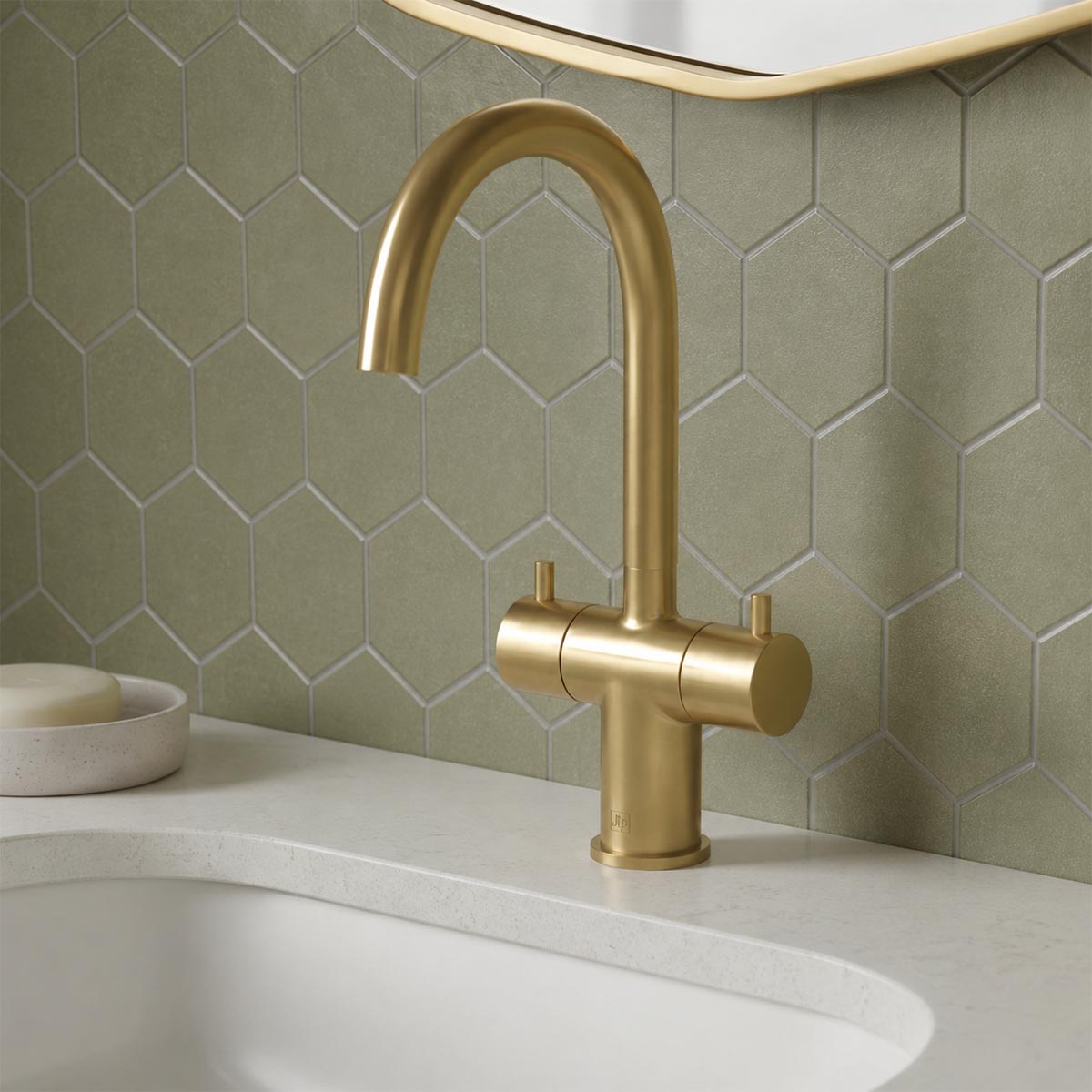 Twin -handle bathroom tap -brushed gold