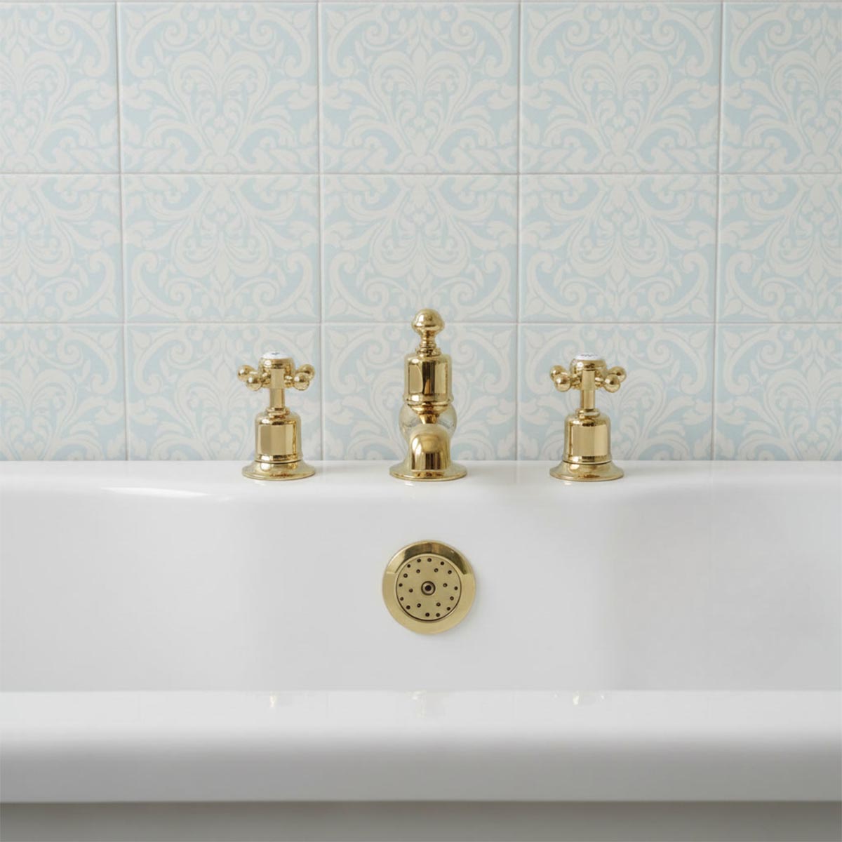 3-hole traditional deck-mounted bath tap3-hole traditional deck-mounted bath tap