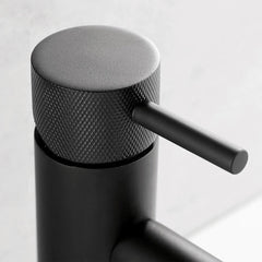 Single lever black basin tap