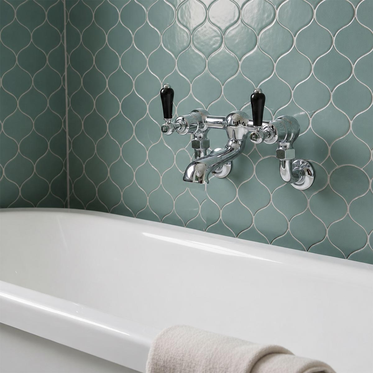 Wall-mounted bath filler tap - Chrome finish